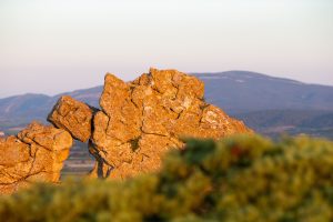 Vue de la La roche trouée lors de la Balade Vigneronne avec la Famille Fabre