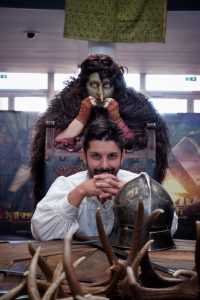 Troupe en tenues médiévales Déjeuner Médiéval Château Luc